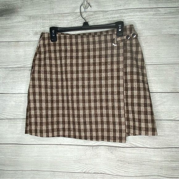 Francesca's Collections Dresses & Skirts - NEW Francesca’s Brown Plaid Mini Skirt